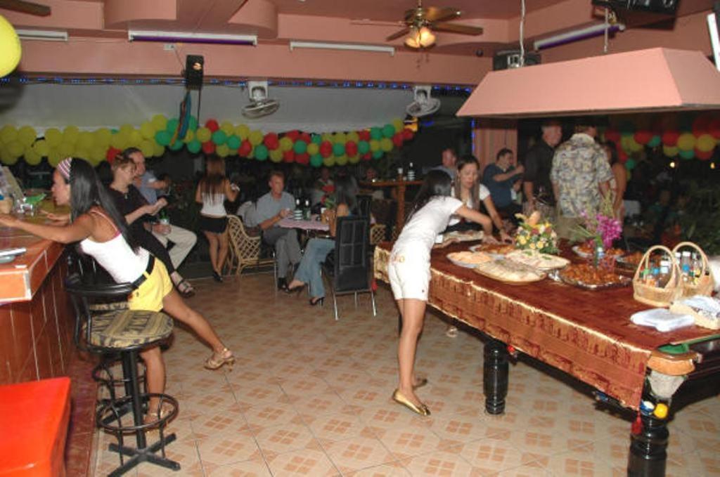 Oyo 75381比拉邦酒店 芭達亞 外观 照片